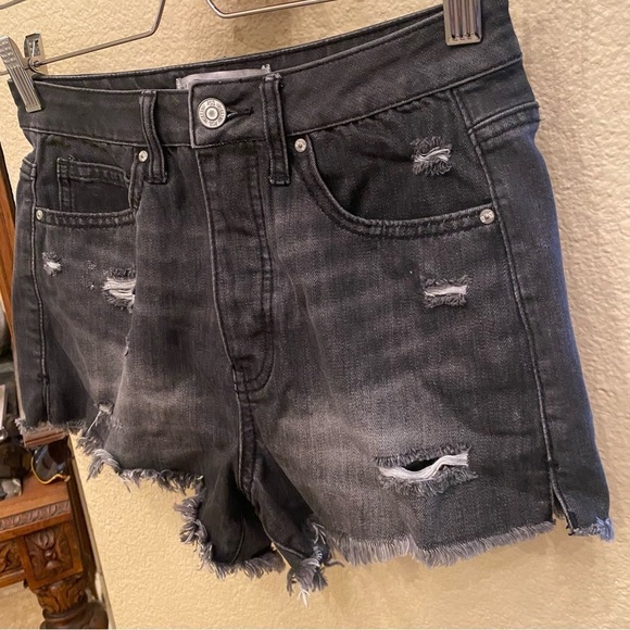 RSQ Women Gray Vintage High Rise Rip Raw Hem Buttoned Fly Jean Shorts Size 26 - Picture 2 of 8